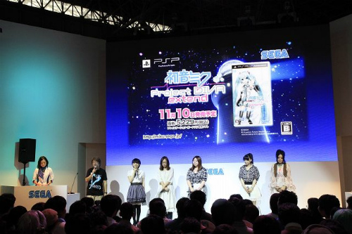 画像ギャラリー No.021のサムネイル画像 / ［TGS 2011］ミクやリン/レン，ルカにいよいよ台詞が入る。一般公開最終日の「初音ミク -Project DIVA- extend」＆「Project mirai」ステージをレポート