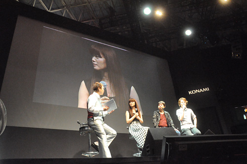 画像ギャラリー No.013のサムネイル画像 / ［TGS 2011］山口理恵さんの歌も披露された，KONAMIブースの「戦律のストラタス」スペシャルステージをレポート