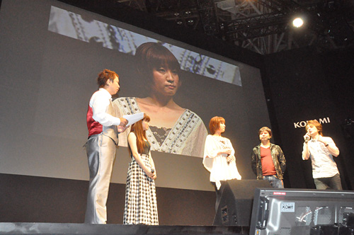 画像ギャラリー No.031のサムネイル画像 / ［TGS 2011］山口理恵さんの歌も披露された，KONAMIブースの「戦律のストラタス」スペシャルステージをレポート