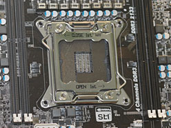 画像ギャラリー No.002のサムネイル画像 / ［COMPUTEX］Sandy Bridge-E対応のX79にLlano対応のA75などがズラリ。マザーボードベンダー各社が次期チップセット搭載製品を展示【画像追加】