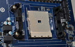 画像ギャラリー No.008のサムネイル画像 / ［COMPUTEX］Sandy Bridge-E対応のX79にLlano対応のA75などがズラリ。マザーボードベンダー各社が次期チップセット搭載製品を展示【画像追加】
