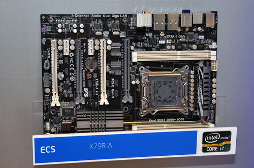 画像ギャラリー No.011のサムネイル画像 / ［COMPUTEX］Sandy Bridge-E対応のX79にLlano対応のA75などがズラリ。マザーボードベンダー各社が次期チップセット搭載製品を展示【画像追加】