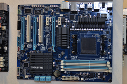 画像ギャラリー No.015のサムネイル画像 / ［COMPUTEX］Sandy Bridge-E対応のX79にLlano対応のA75などがズラリ。マザーボードベンダー各社が次期チップセット搭載製品を展示【画像追加】