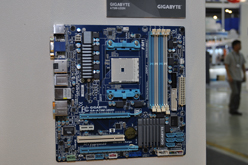 画像ギャラリー No.037のサムネイル画像 / ［COMPUTEX］Sandy Bridge-E対応のX79にLlano対応のA75などがズラリ。マザーボードベンダー各社が次期チップセット搭載製品を展示【画像追加】