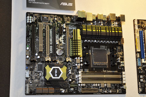 画像ギャラリー No.041のサムネイル画像 / ［COMPUTEX］Sandy Bridge-E対応のX79にLlano対応のA75などがズラリ。マザーボードベンダー各社が次期チップセット搭載製品を展示【画像追加】