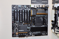 画像ギャラリー No.046のサムネイル画像 / ［COMPUTEX］Sandy Bridge-E対応のX79にLlano対応のA75などがズラリ。マザーボードベンダー各社が次期チップセット搭載製品を展示【画像追加】