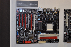 画像ギャラリー No.050のサムネイル画像 / ［COMPUTEX］Sandy Bridge-E対応のX79にLlano対応のA75などがズラリ。マザーボードベンダー各社が次期チップセット搭載製品を展示【画像追加】