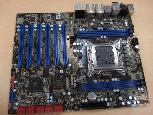 画像ギャラリー No.005のサムネイル画像 / 初期のX79はPCIe 3.0対応保留,DIMMサポート4枚か。少数精鋭のマザーボード開発チームを立ち上げたSapphireにいろいろ聞いてきた