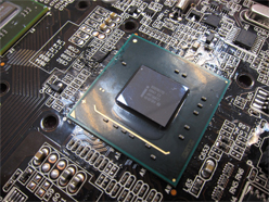 画像ギャラリー No.006のサムネイル画像 / 初期のX79はPCIe 3.0対応保留,DIMMサポート4枚か。少数精鋭のマザーボード開発チームを立ち上げたSapphireにいろいろ聞いてきた