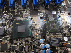 画像ギャラリー No.007のサムネイル画像 / 初期のX79はPCIe 3.0対応保留,DIMMサポート4枚か。少数精鋭のマザーボード開発チームを立ち上げたSapphireにいろいろ聞いてきた