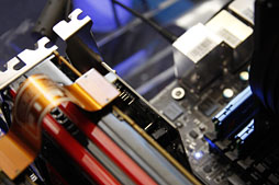 画像ギャラリー No.015のサムネイル画像 / MSI，Z77マザーボードとThunderbolt接続の外付けグラフィックスボックスを公開