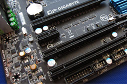 画像ギャラリー No.012のサムネイル画像 / GIGA-BYTE,Z77搭載のゲーマー向けマザーボードを公開。ATXモデルはPCIe 3.0 x16×2やx8×4接続に対応か