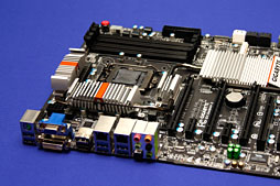 画像ギャラリー No.013のサムネイル画像 / GIGA-BYTE,Z77搭載のゲーマー向けマザーボードを公開。ATXモデルはPCIe 3.0 x16×2やx8×4接続に対応か