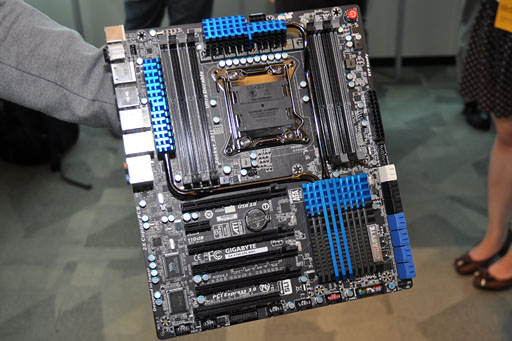 画像ギャラリー No.010のサムネイル画像 / ［COMPUTEX］GIGA-BYTE，「Ultra Durable 5」を発表。液冷時代に向けてマザーボード電源部の大幅な発熱低下を狙う