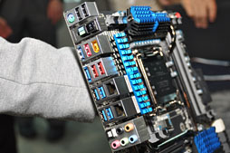 画像ギャラリー No.011のサムネイル画像 / ［COMPUTEX］GIGA-BYTE，「Ultra Durable 5」を発表。液冷時代に向けてマザーボード電源部の大幅な発熱低下を狙う