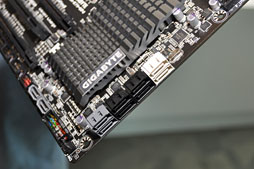 画像ギャラリー No.017のサムネイル画像 / ［COMPUTEX］GIGA-BYTE，「Ultra Durable 5」を発表。液冷時代に向けてマザーボード電源部の大幅な発熱低下を狙う