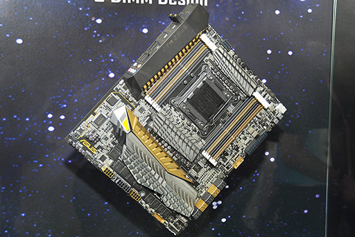 画像ギャラリー No.002のサムネイル画像 / ［COMPUTEX］ASUSが“デュアルGPUオンボード”のコンセプトマザー「ZEUS」を公開。「Thunderbolt普及後の自作PC」を見据えた製品に