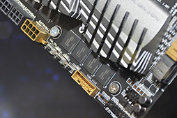 画像ギャラリー No.006のサムネイル画像 / ［COMPUTEX］ASUSが“デュアルGPUオンボード”のコンセプトマザー「ZEUS」を公開。「Thunderbolt普及後の自作PC」を見据えた製品に