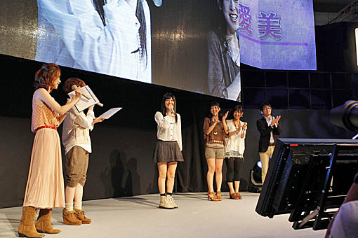 画像ギャラリー No.005のサムネイル画像 / ［TGS 2011］「ヴァイスシュヴァルツ ポータブル」のステージ「矢作紗友里・南條愛乃の 白黒学園放送部」in東京ゲームショウ2011をレポート