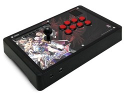 画像ギャラリー No.028のサムネイル画像 / 「ソウルキャリバーV」に適したアーケードスティックは? Mad CatzとHORIから登場した4製品を比べてみた