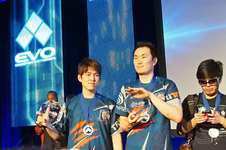画像ギャラリー No.002のサムネイル画像 / ［EVO2012］韓国勢の活躍が目立った「EVO2012」最終日レポート。「ソウルキャリバーV」で優勝したデコポン選手のミニインタビューも掲載