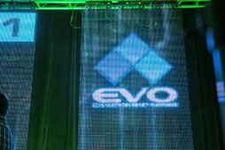 画像ギャラリー No.012のサムネイル画像 / ［EVO2012］韓国勢の活躍が目立った「EVO2012」最終日レポート。「ソウルキャリバーV」で優勝したデコポン選手のミニインタビューも掲載
