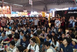 画像ギャラリー No.002のサムネイル画像 / ［TGS 2012］Mad Catzブースで行われた「ソウルキャリバーV」のエキシビションマッチ，シャイニングデコポン選手vs.ときど選手の対戦ムービーを掲載。小田嶋Dからのメッセージも