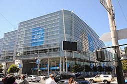 画像ギャラリー No.002のサムネイル画像 / IDF 2012初日基調講演レポート。Haswell世代で「PCの再発明」を目指し，Intelはさまざまなアイデアを提案中