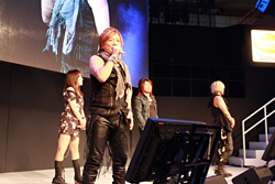 画像ギャラリー No.007のサムネイル画像 / ［TGS 2011］JAM Projectと美郷あきさんが熱唱！ バンダイナムコゲームスステージのトリを飾った「スパロボスペシャルライブ」