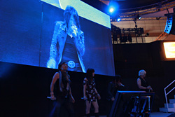 画像ギャラリー No.008のサムネイル画像 / ［TGS 2011］JAM Projectと美郷あきさんが熱唱！ バンダイナムコゲームスステージのトリを飾った「スパロボスペシャルライブ」
