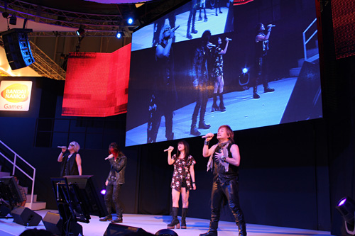 画像ギャラリー No.023のサムネイル画像 / ［TGS 2011］JAM Projectと美郷あきさんが熱唱！ バンダイナムコゲームスステージのトリを飾った「スパロボスペシャルライブ」