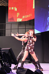 画像ギャラリー No.025のサムネイル画像 / ［TGS 2011］JAM Projectと美郷あきさんが熱唱！ バンダイナムコゲームスステージのトリを飾った「スパロボスペシャルライブ」