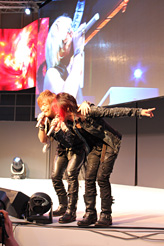 画像ギャラリー No.026のサムネイル画像 / ［TGS 2011］JAM Projectと美郷あきさんが熱唱！ バンダイナムコゲームスステージのトリを飾った「スパロボスペシャルライブ」
