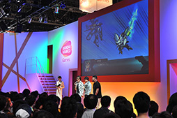 画像ギャラリー No.006のサムネイル画像 / ［TGS 2012］「第2次スーパーロボット大戦OG」イベントステージをレポート。初公開の戦闘シーンやJAM Projectのライブで大盛り上がり 