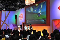 画像ギャラリー No.009のサムネイル画像 / ［TGS 2012］「第2次スーパーロボット大戦OG」イベントステージをレポート。初公開の戦闘シーンやJAM Projectのライブで大盛り上がり 