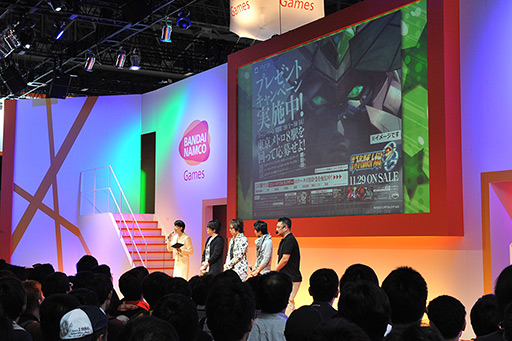 画像ギャラリー No.013のサムネイル画像 / ［TGS 2012］「第2次スーパーロボット大戦OG」イベントステージをレポート。初公開の戦闘シーンやJAM Projectのライブで大盛り上がり 