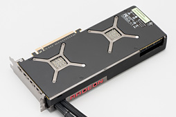 画像ギャラリー No.011のサムネイル画像 / 「Radeon Pro Duo」搭載PCを試す。デュアルFijiの「史上最速シングルカード」は誰のためのもの?