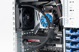 画像ギャラリー No.025のサムネイル画像 / 「Radeon Pro Duo」搭載PCを試す。デュアルFijiの「史上最速シングルカード」は誰のためのもの?
