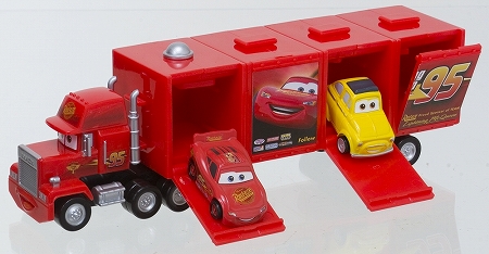 画像ギャラリー No.008のサムネイル画像 / DS「カーズ2」，チームメンバーを運ぶ「ハイパー・マックトラック」の玩具が抽選で95名に当たる早期購入者キャンペーンを開催