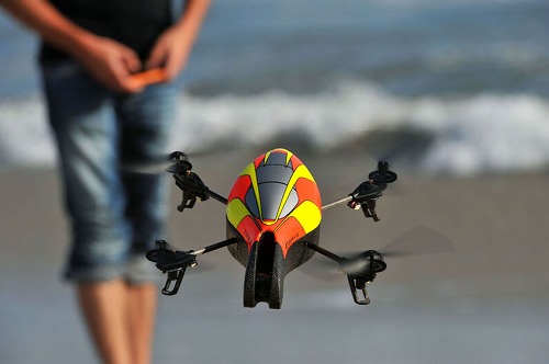 画像ギャラリー No.004のサムネイル画像 / iPhoneをコントローラとするクワッドヘリ「AR.Drone」向け最新ゲームアプリ「AR.Race」が6月7日に配信開始。複数のパイロットと熱いレースが楽しめる