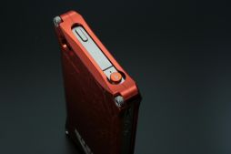 画像ギャラリー No.006のサムネイル画像 / 「ZONE OF THE ENDERS」仕様のジュラルミン製iPhoneケースが登場