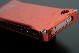 画像ギャラリー No.008のサムネイル画像 / 「ZONE OF THE ENDERS」仕様のジュラルミン製iPhoneケースが登場