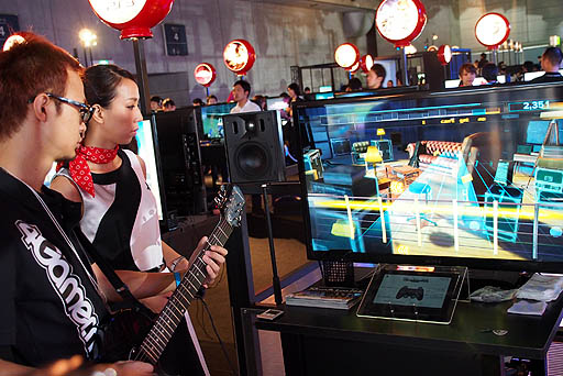 画像ギャラリー No.005のサムネイル画像 / ［TGS 2012］「ロックスミス」試遊レポート。ギタービギナーや，練習したけどダメだったという人にオススメのタイトルであることを実感