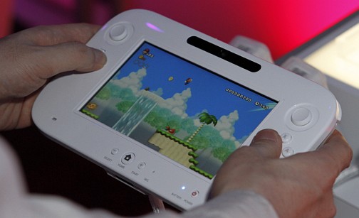 画像ギャラリー No.002のサムネイル画像 / ［E3 2011］さっそく「Wii U」を触ってみた！　タッチスクリーン搭載のコントローラによって遊びの幅が大きく広がる予感