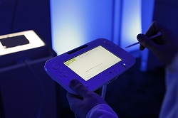 画像ギャラリー No.006のサムネイル画像 / ［E3 2011］さっそく「Wii U」を触ってみた！　タッチスクリーン搭載のコントローラによって遊びの幅が大きく広がる予感