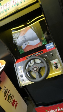 画像ギャラリー No.002のサムネイル画像 / ［TGS2022］Arcade1UPの「リッジレーサー」が国内販売されるかも？ シャインのブースで参考展示を実施中