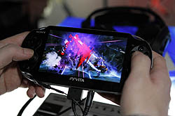 画像ギャラリー No.010のサムネイル画像 / ［E3 2011］PS Vita用「BLAZBLUE CONTINUUM SHIFT II PLUS（仮）」のデモ版をE3で体験プレイ。高品質な格闘ゲームをいつでもどこでも