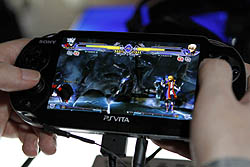 画像ギャラリー No.017のサムネイル画像 / ［E3 2011］PS Vita用「BLAZBLUE CONTINUUM SHIFT II PLUS（仮）」のデモ版をE3で体験プレイ。高品質な格闘ゲームをいつでもどこでも