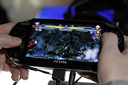 画像ギャラリー No.018のサムネイル画像 / ［E3 2011］PS Vita用「BLAZBLUE CONTINUUM SHIFT II PLUS（仮）」のデモ版をE3で体験プレイ。高品質な格闘ゲームをいつでもどこでも