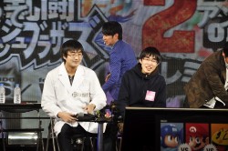 画像ギャラリー No.010のサムネイル画像 / 全16チームで頂点が争われた「大乱闘スマッシュブラザーズ 2on2プレミアムファイト」決勝トーナメント。桜井政博氏も登場して会場は大盛り上がり